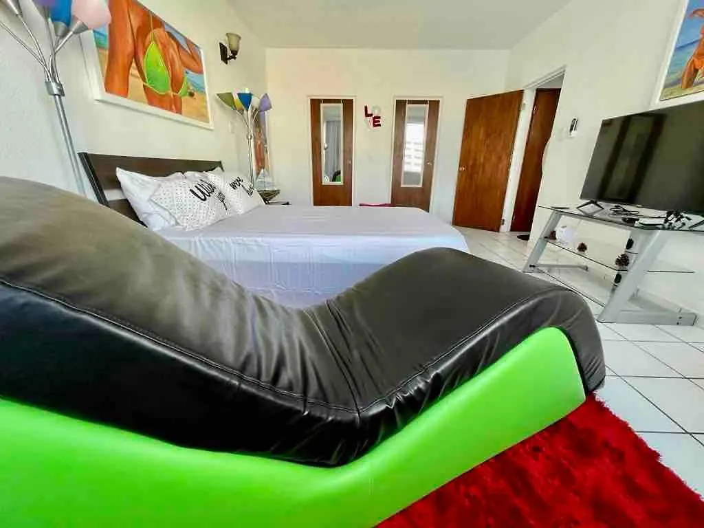 Condado Beachfront Tantra Apartment Сан-Хуан