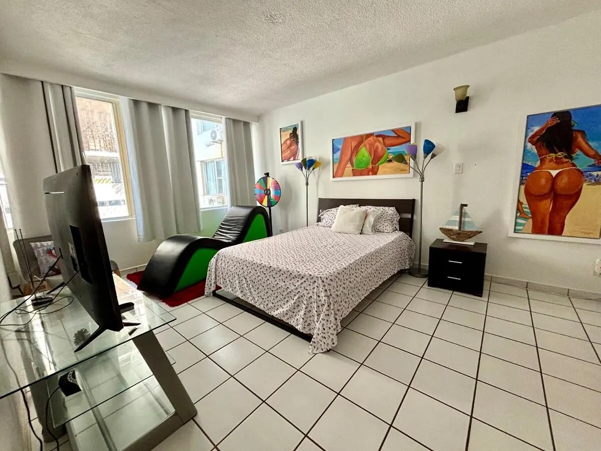Condado Beachfront Tantra Apartment Сан-Хуан